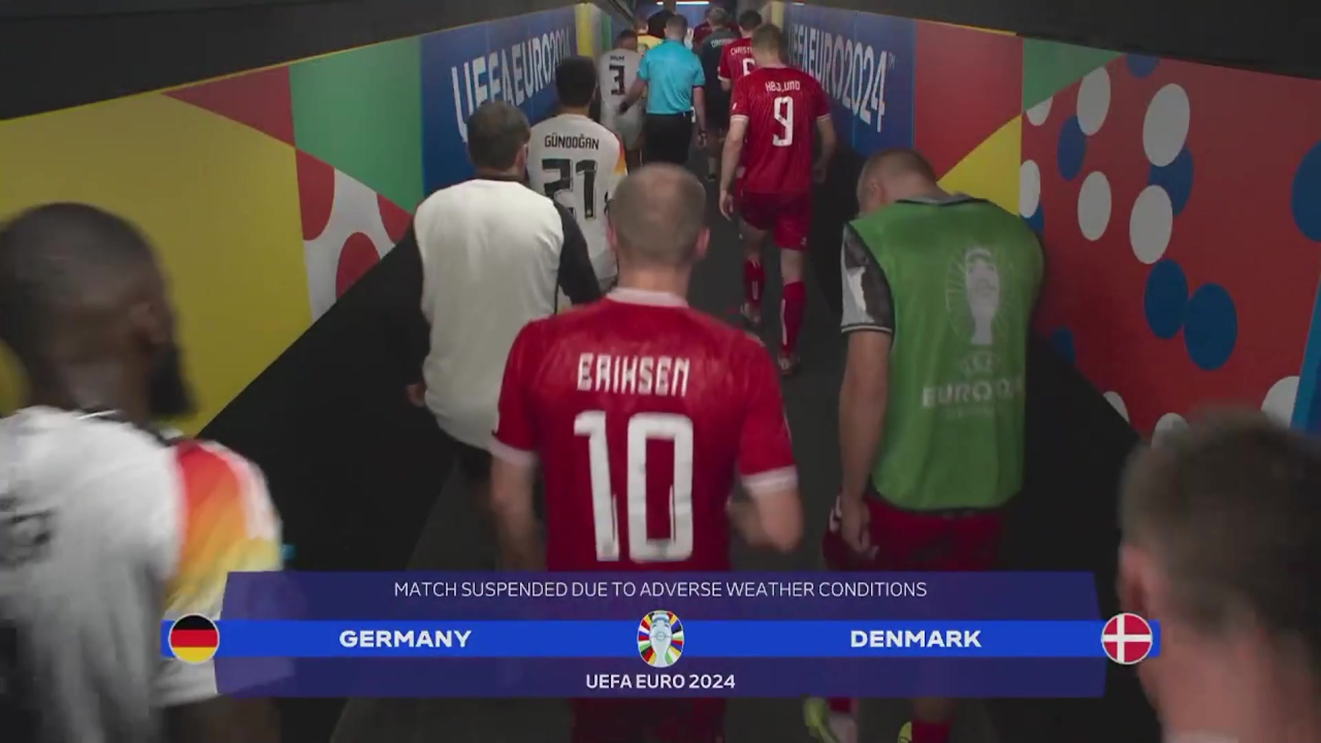 因雷暴天气，德国和丹麦球员返回更衣室